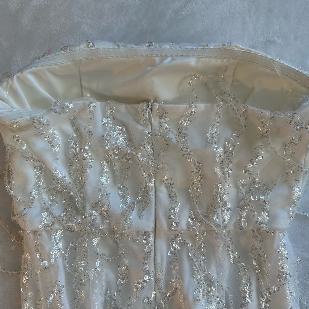 Chic White Dress with Silver sequin.  size small. NWT - Picture 7 of 9